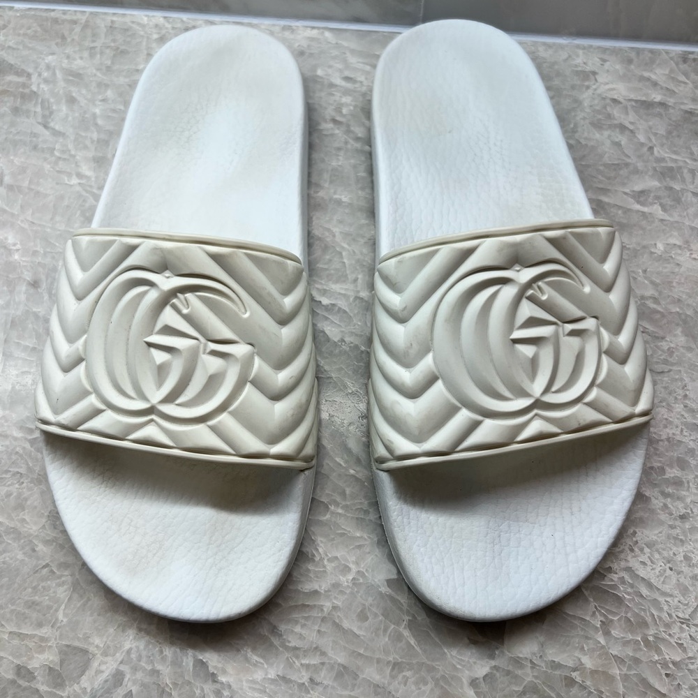Gucci White Slide Sandals with Embossed Logo